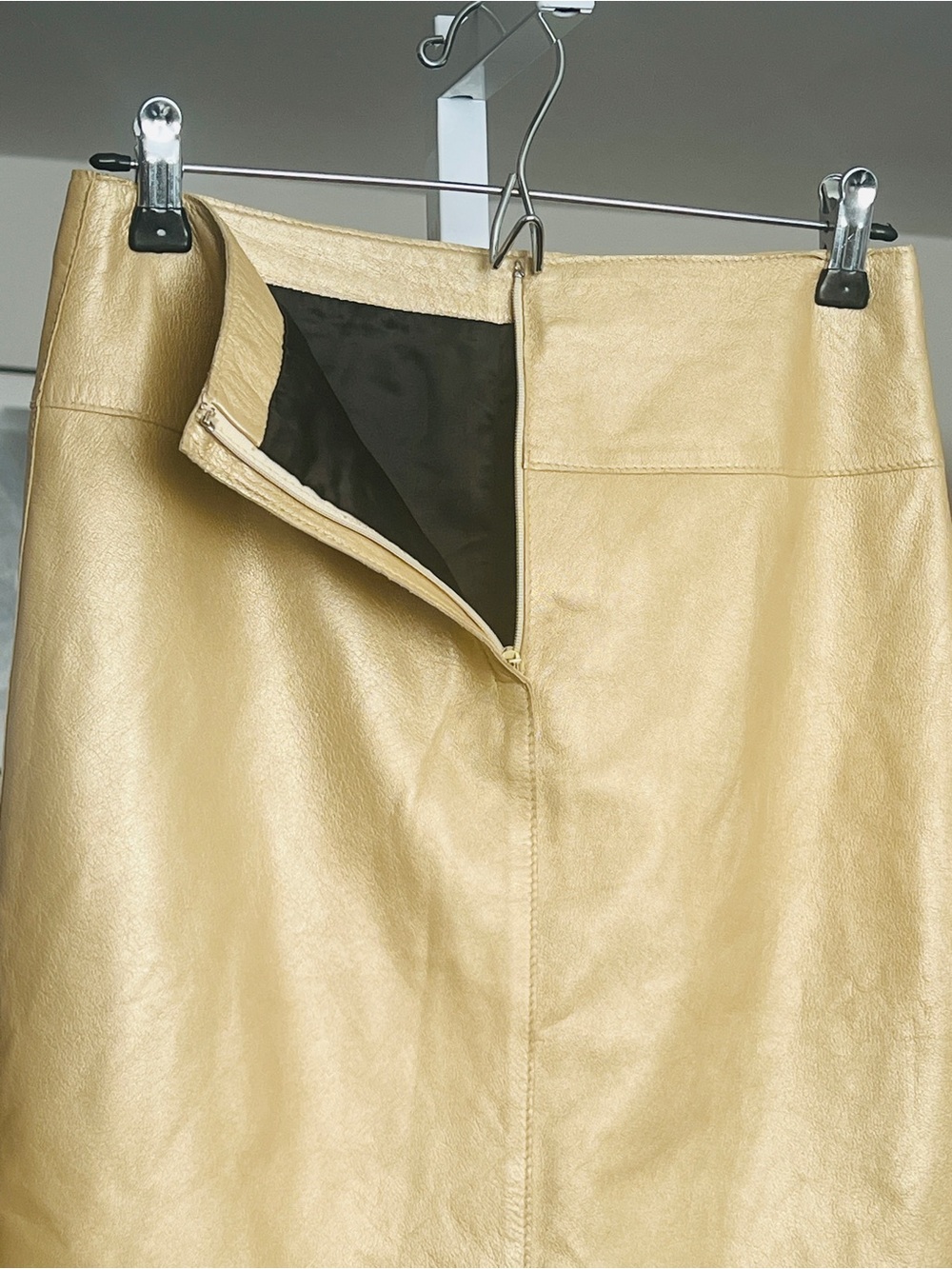 Bebe Gold Metallic Leather A-Line Skirt SZ 2 Party Punk Minimalist Lightweight - Picture 4 of 6